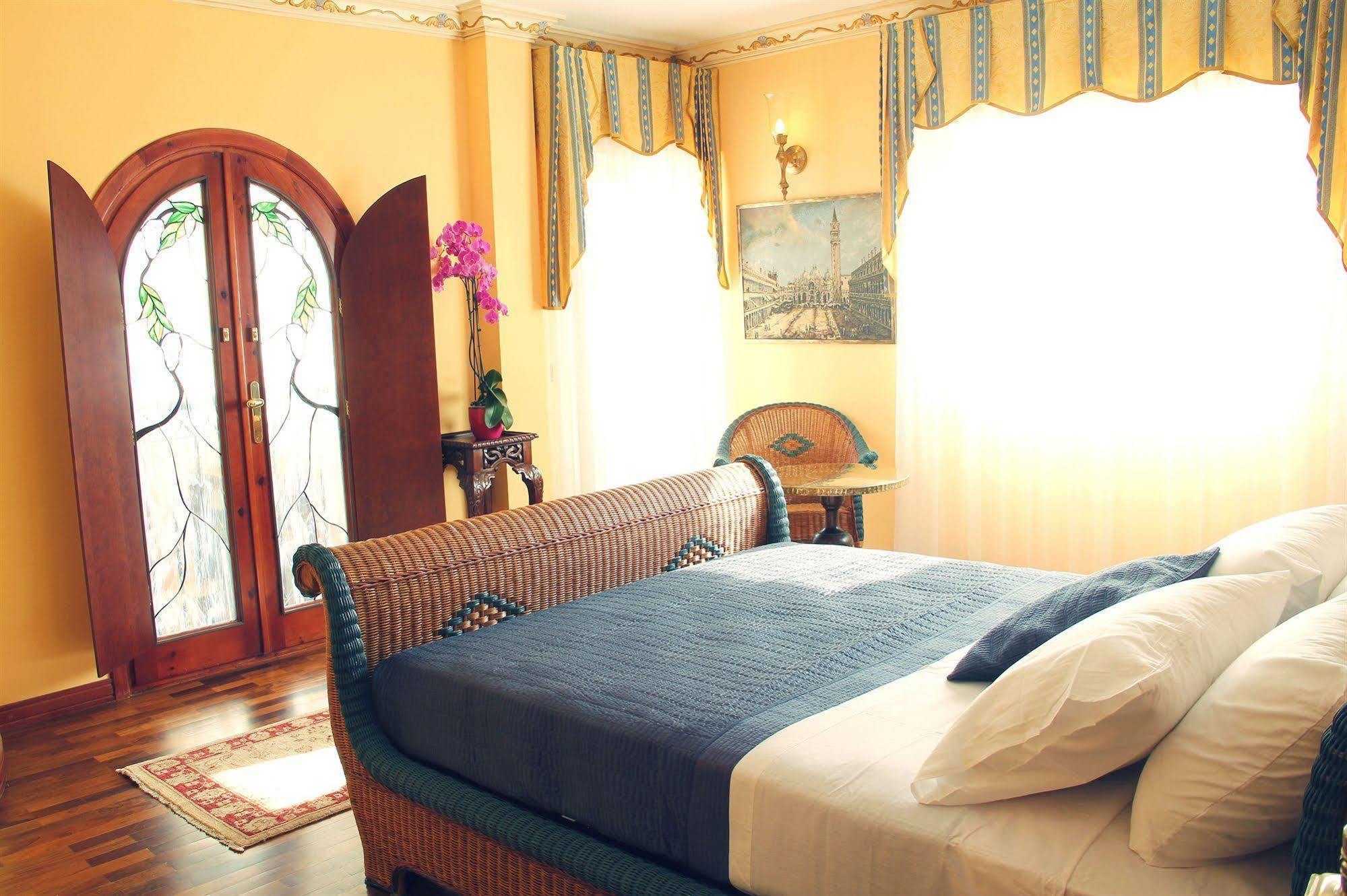 Hotel Boutique Villa Erina By Bossh Hotels - Adults Recommended Манилва Экстерьер фото